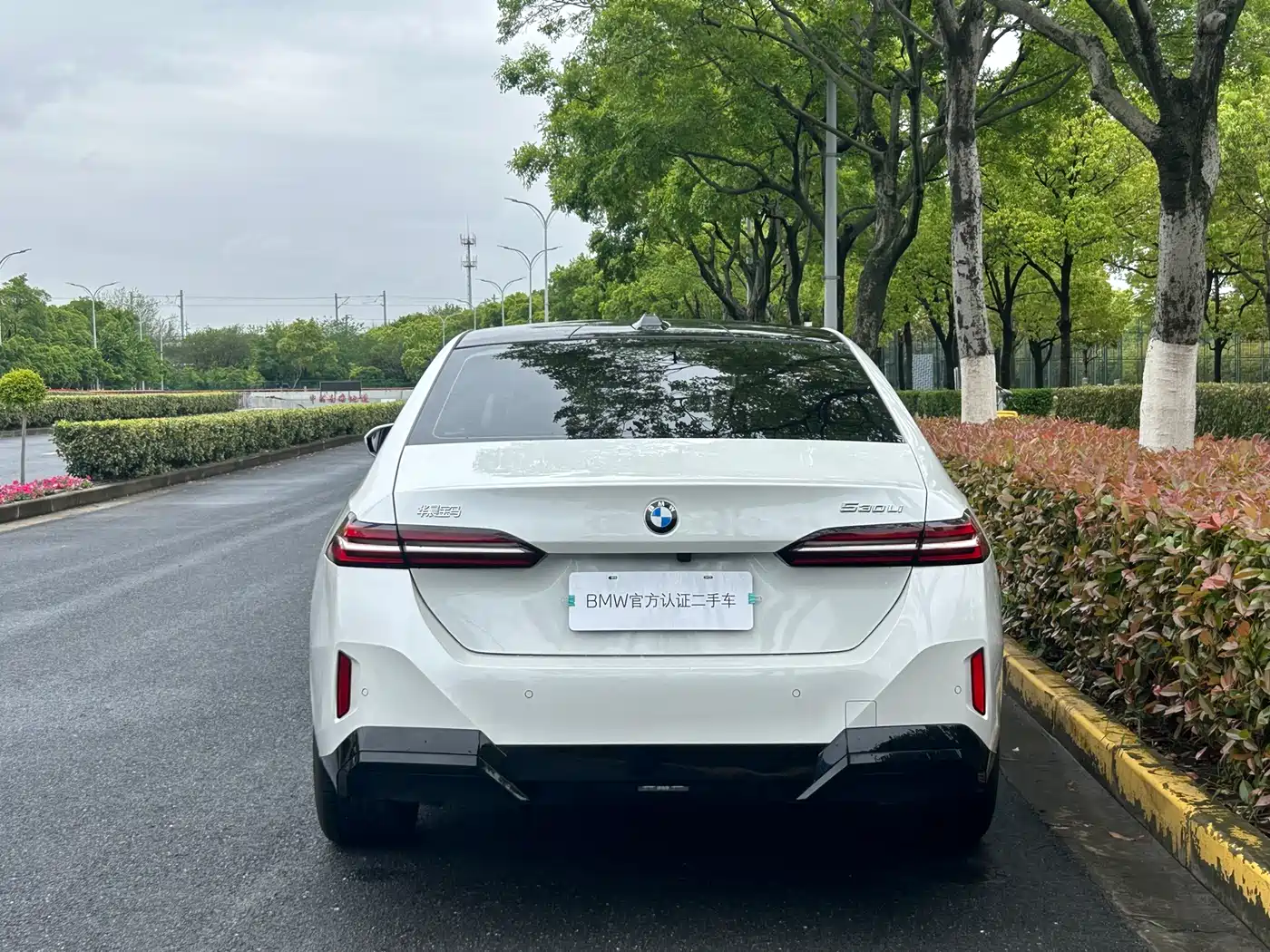 BMW 5 Series 2025 530Li Leading M Sport Package фото 9