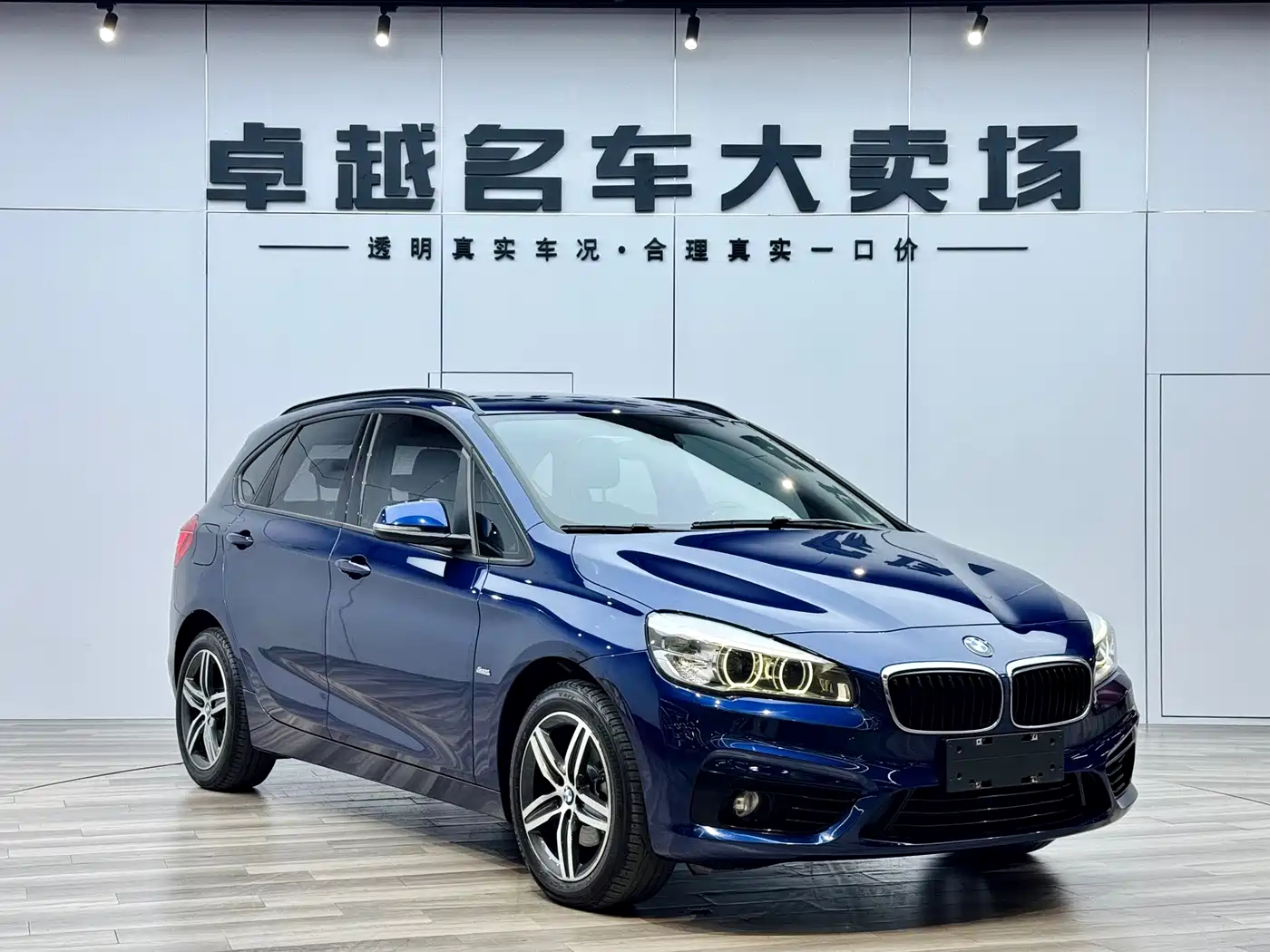 BMW 2 Series Touring 2016 218i Sport Design Package фото 3