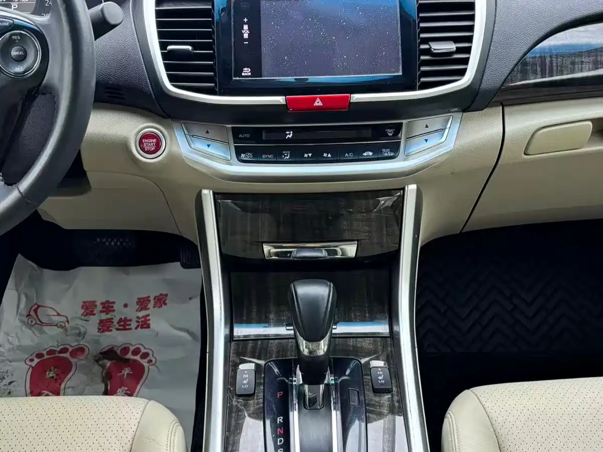 Фото 15 - Honda Accord