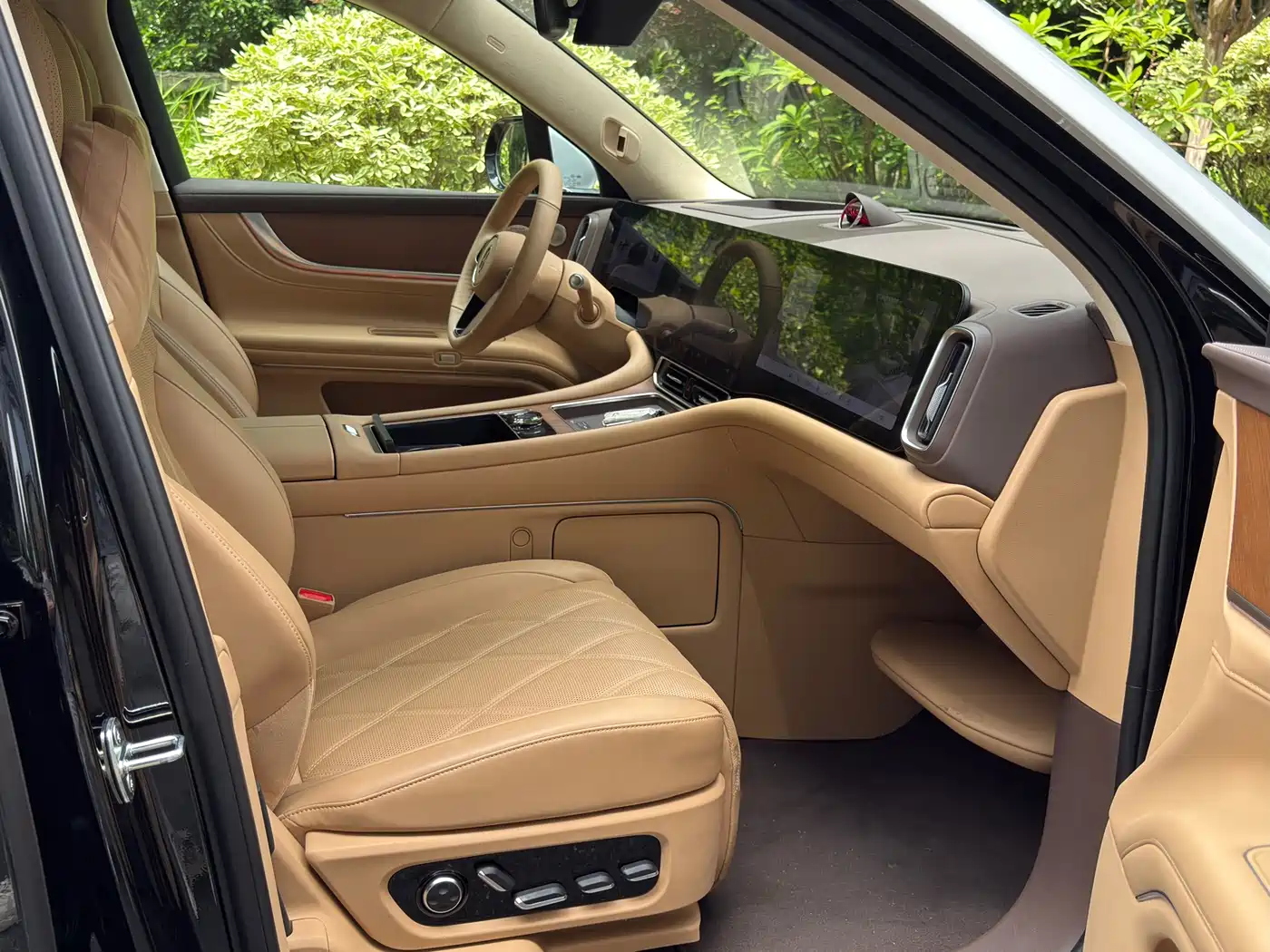 AITO Wenjie AITO M9 2025 Extended Range Ultra 52kWh 6-Seater фото 10