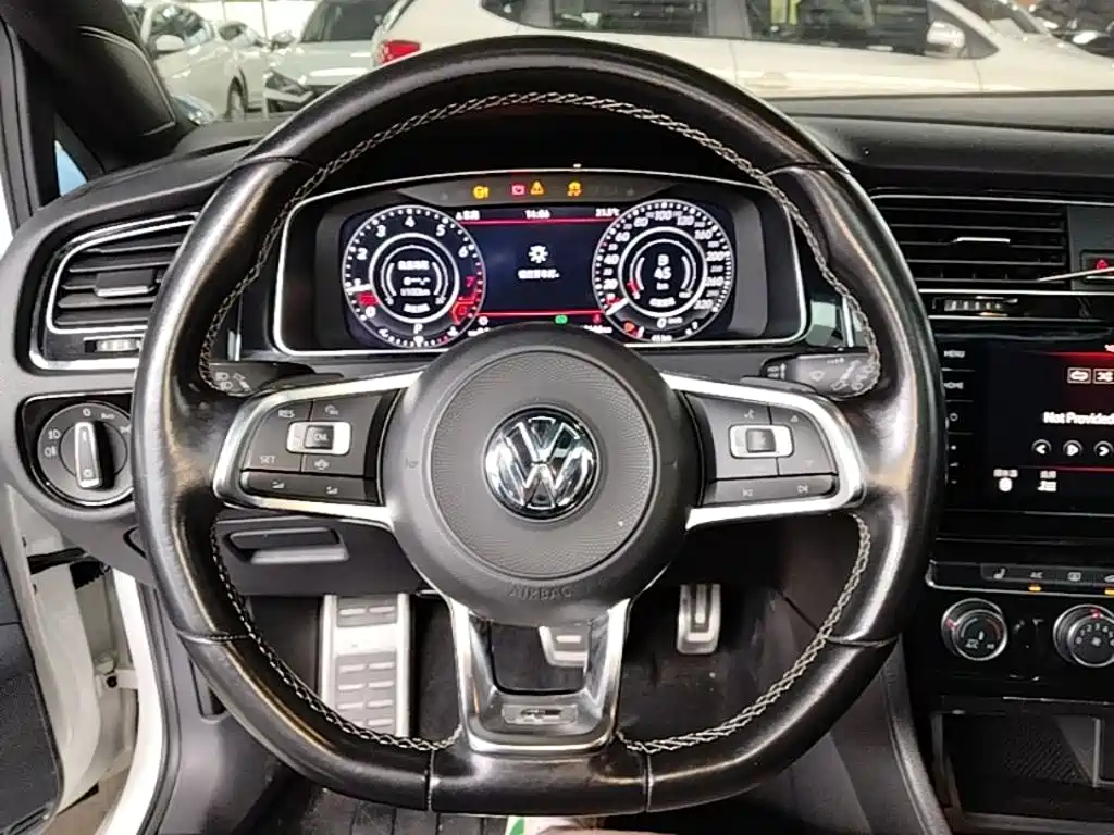 صورة 11 - Volkswagen Golf