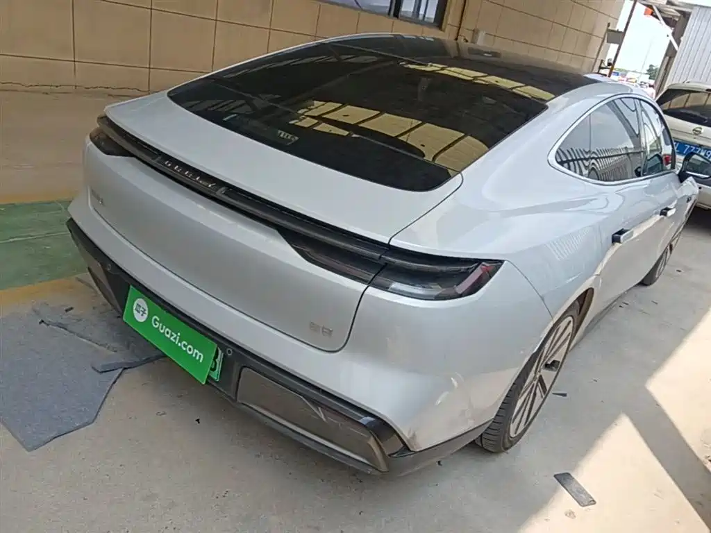 Geely Galaxy Galaxy E8 2024 665km RWD Starship Voyager Edition фото 7