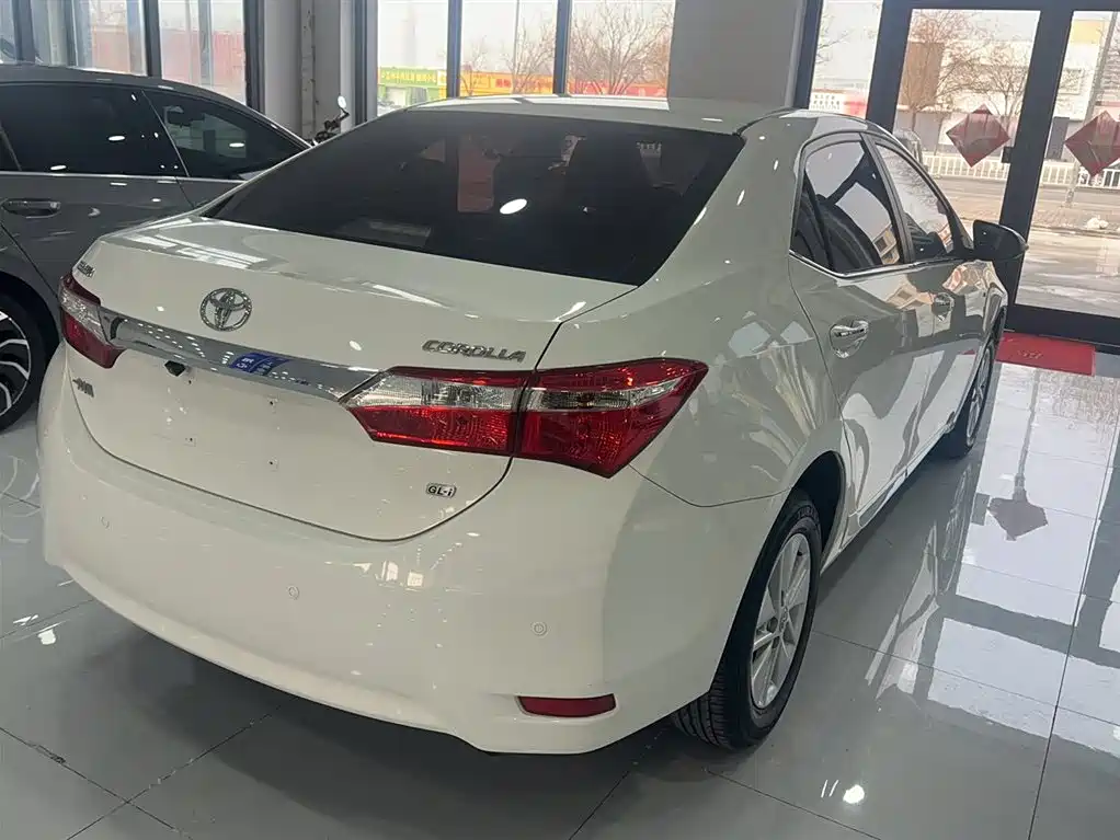 Toyota Corolla 2014 1.6L CVT GL-i фото 5