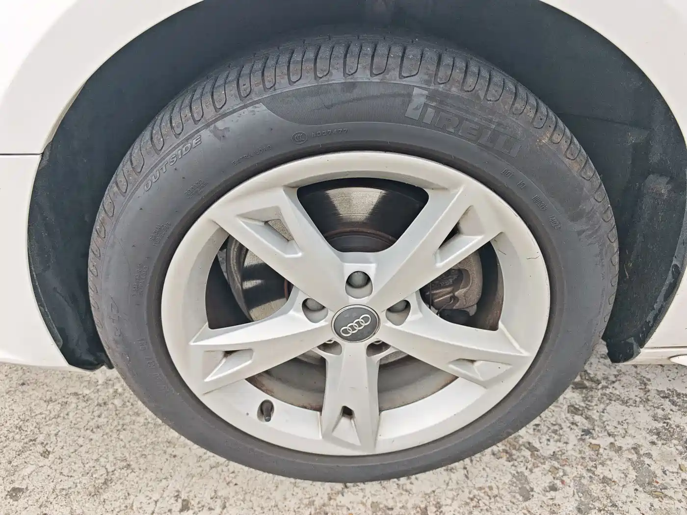 Photo 8 - Audi A4L