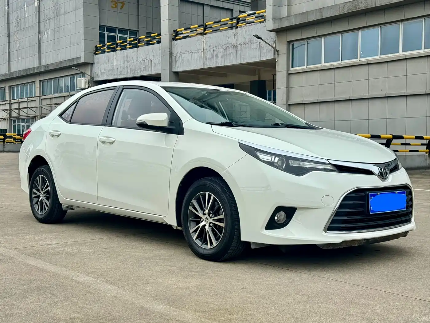 Toyota Levin 2016 1.6G CVT Elite Edition фото 3