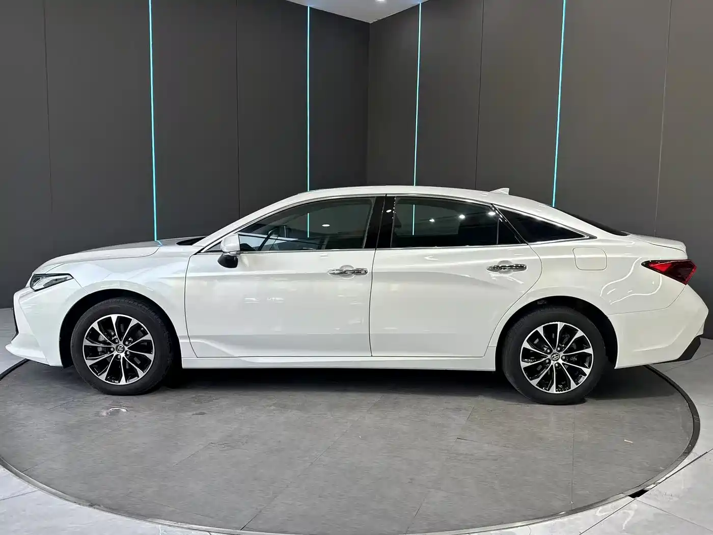 TOYOTA ASIAN DRAGON