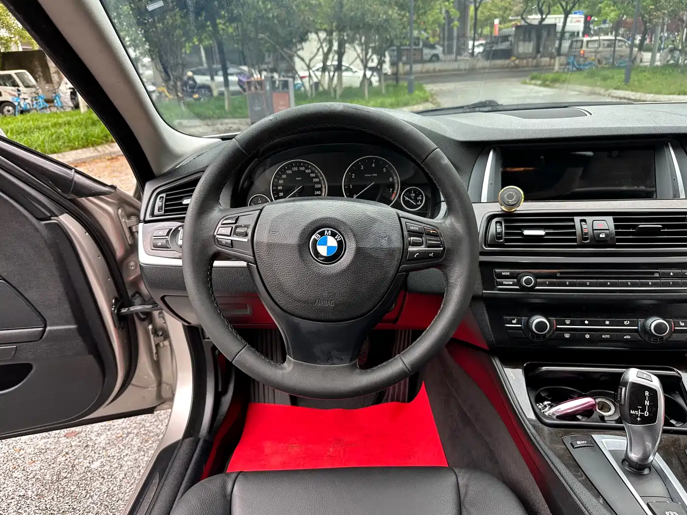 BMW 5 Series 2012 523Li Luxury фото 16