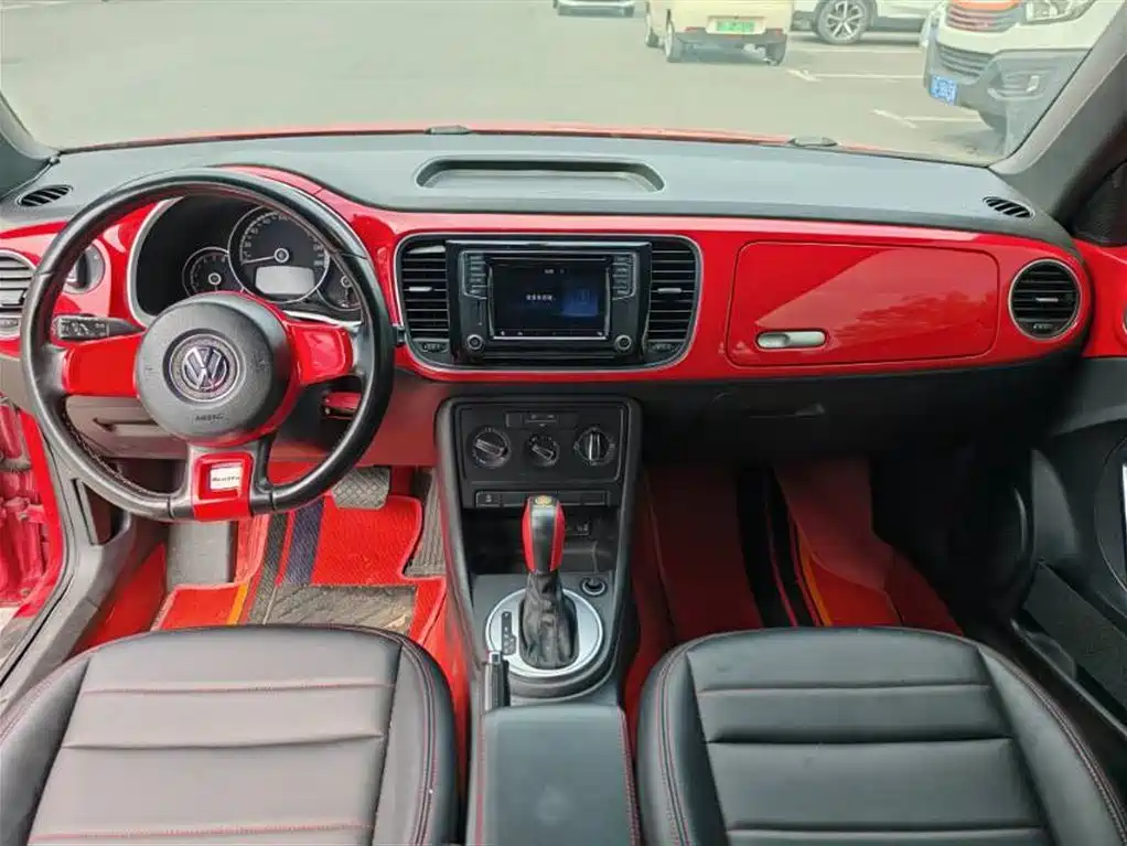 Volkswagen Beetle 2016 Model 180TSI Club Edition фото 4