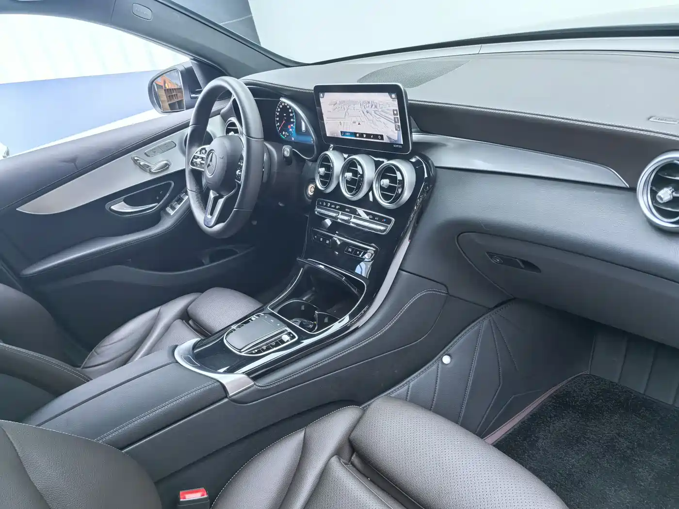 Mercedes-Benz GLC 2021 GLC 260 L 4MATIC Sporty фото 13