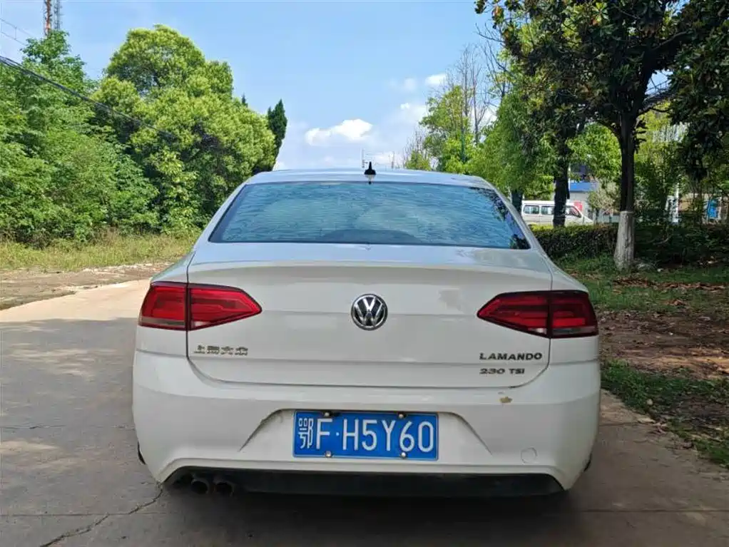 Volkswagen Lamando 2015 230TSI DSG Style фото 8