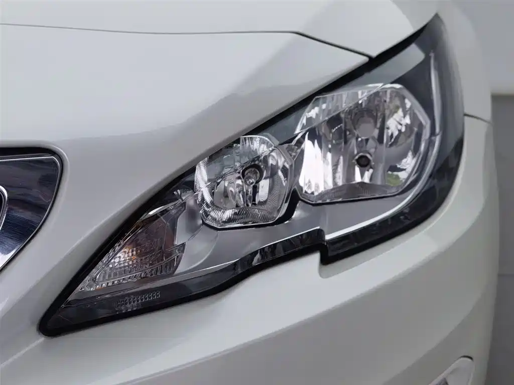 Peugeot 408 2014 1.8L Automatic Luxury Edition фото 7