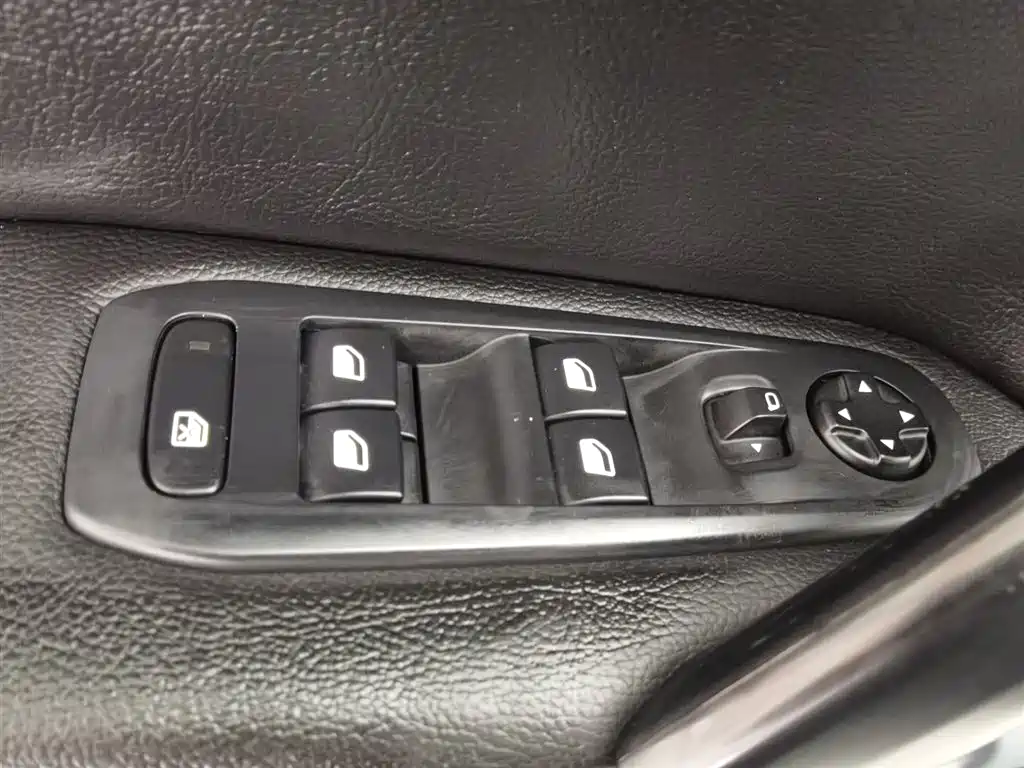 Peugeot 408 2014 1.8L Automatic Luxury Edition фото 9