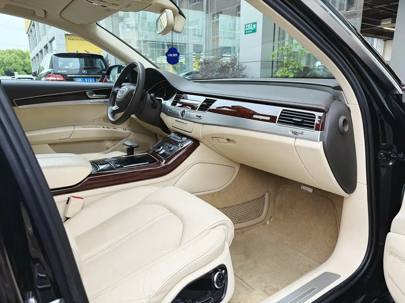 Audi A8 2012 A8L 45 TFSI quattro Comfort фото 10
