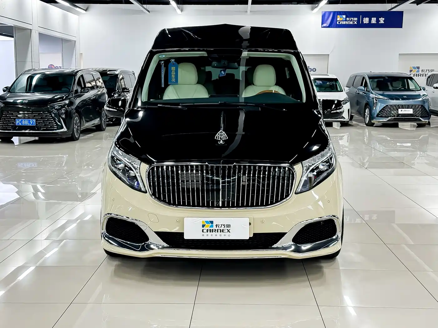 Mercedes-Benz V-Class 2022 V 260 L Long Wheelbase Luxury Edition фото 2