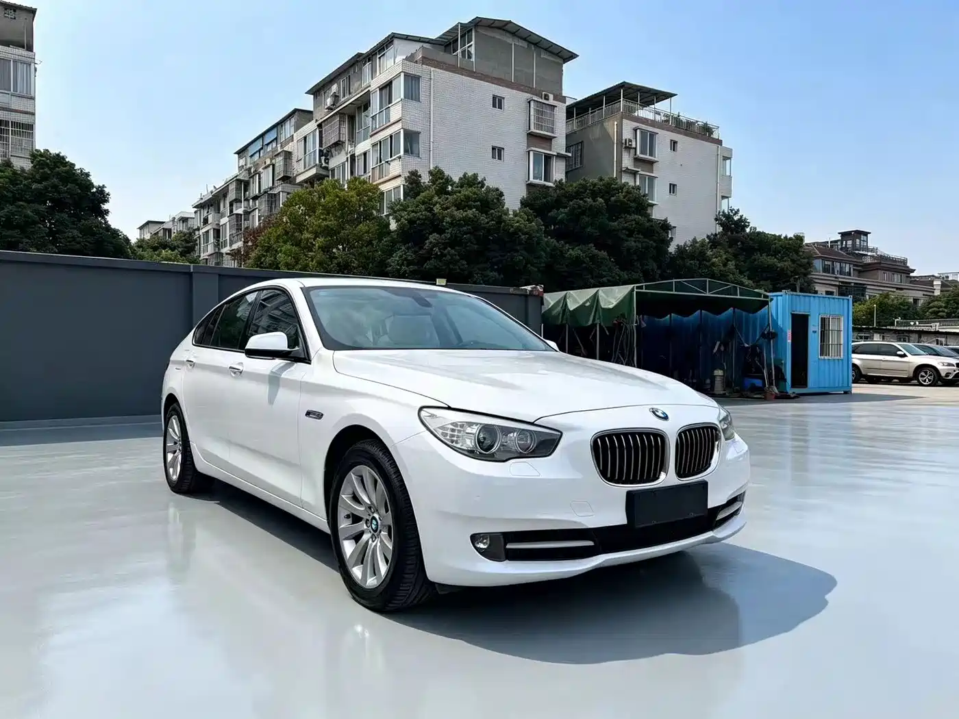 BMW 5 Series GT 2011 535i Elegance фото 3