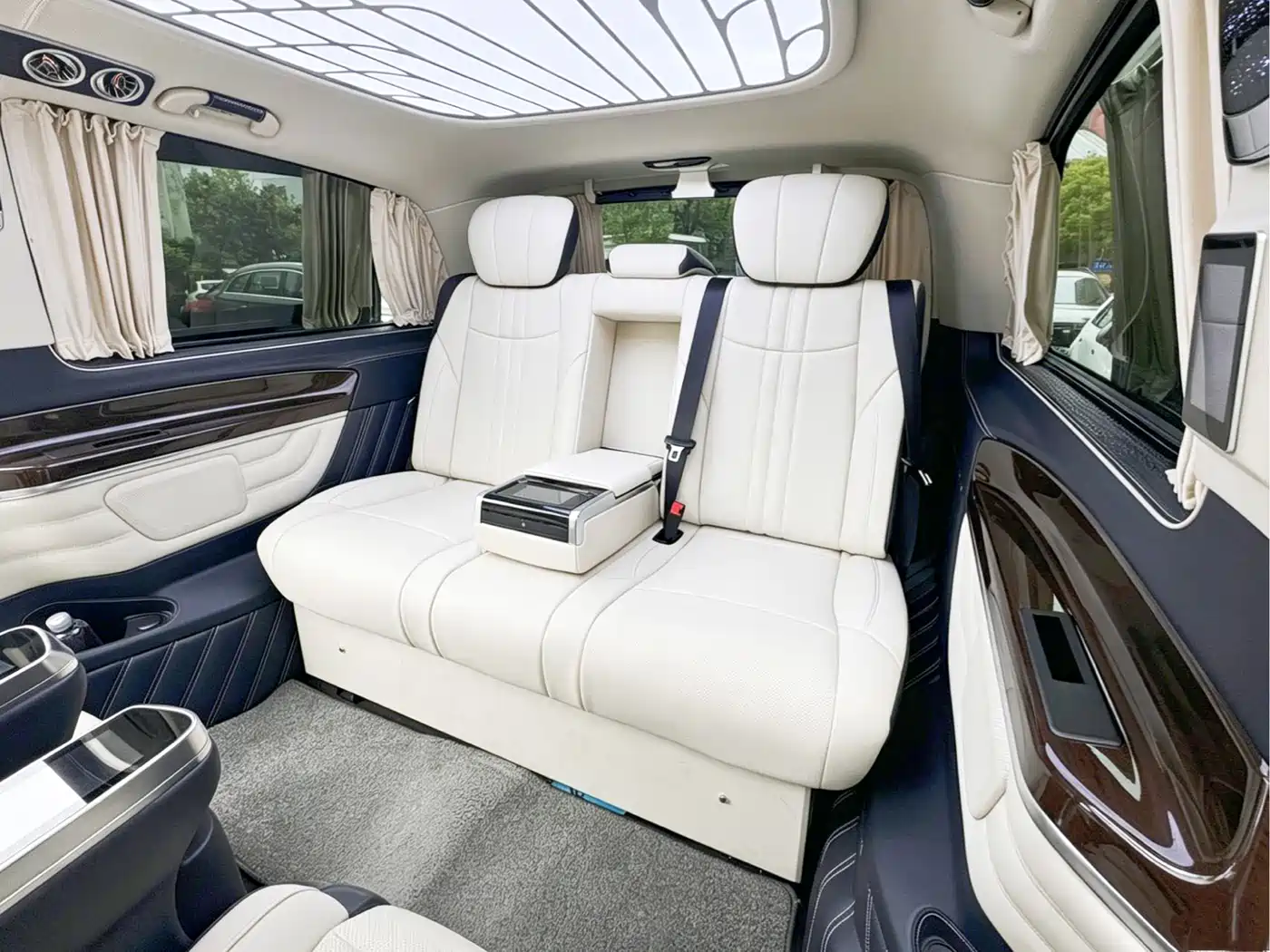 Mercedes-Benz V-Class 2022 V 260 Pilot Edition фото 7
