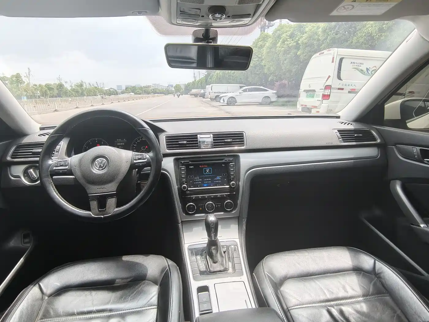 Volkswagen Passat 2015 1.8TSI DSG Honor Edition фото 5
