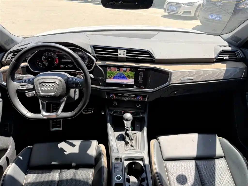 Audi Q3 2024 35 TFSI Fashion Elegance фото 4