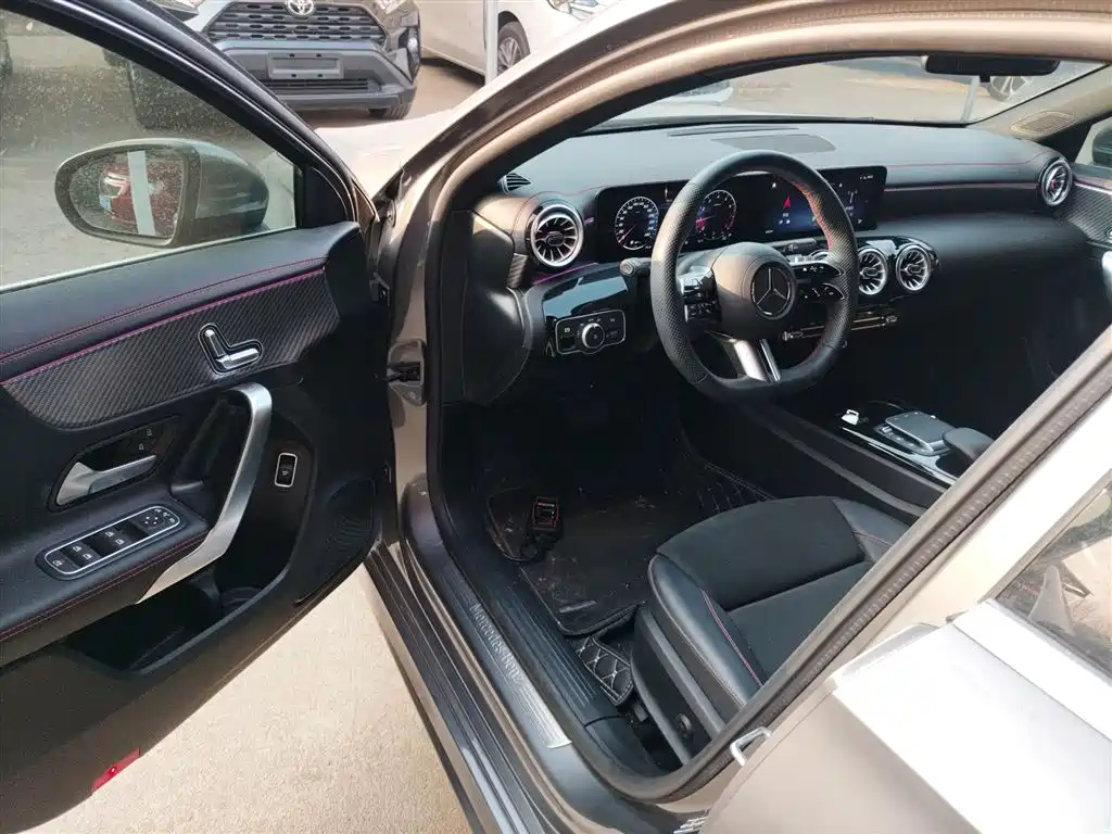 Mercedes-Benz A-Class 2023 A 200 L Fashion фото 12