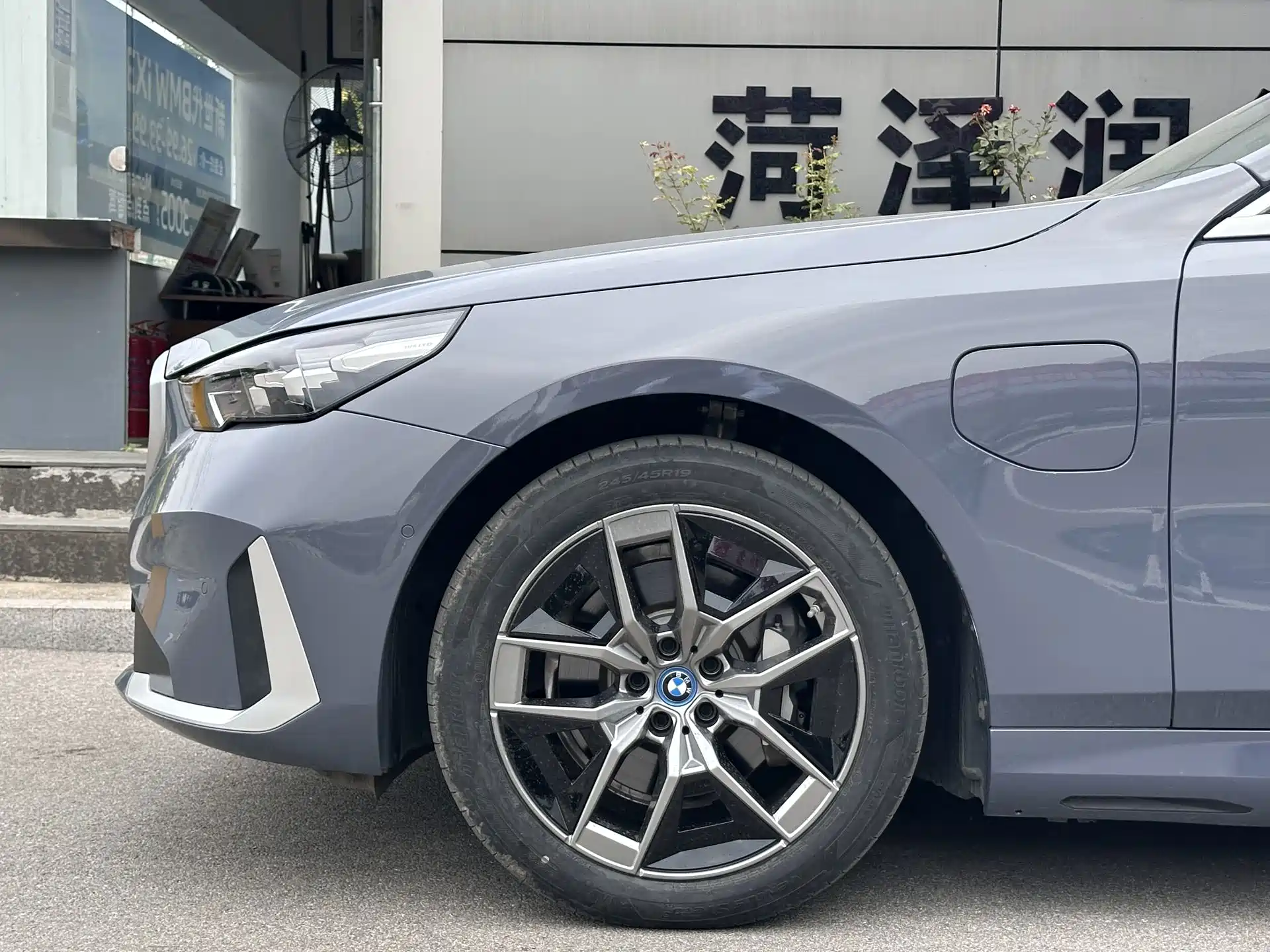 Фото 10 - BMW i5