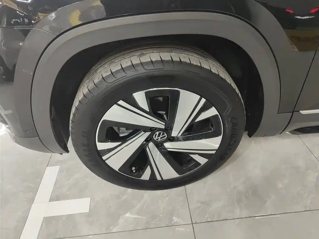 Volkswagen Teramont 2024 380TSI 4WD Dragon Glory Edition фото 23