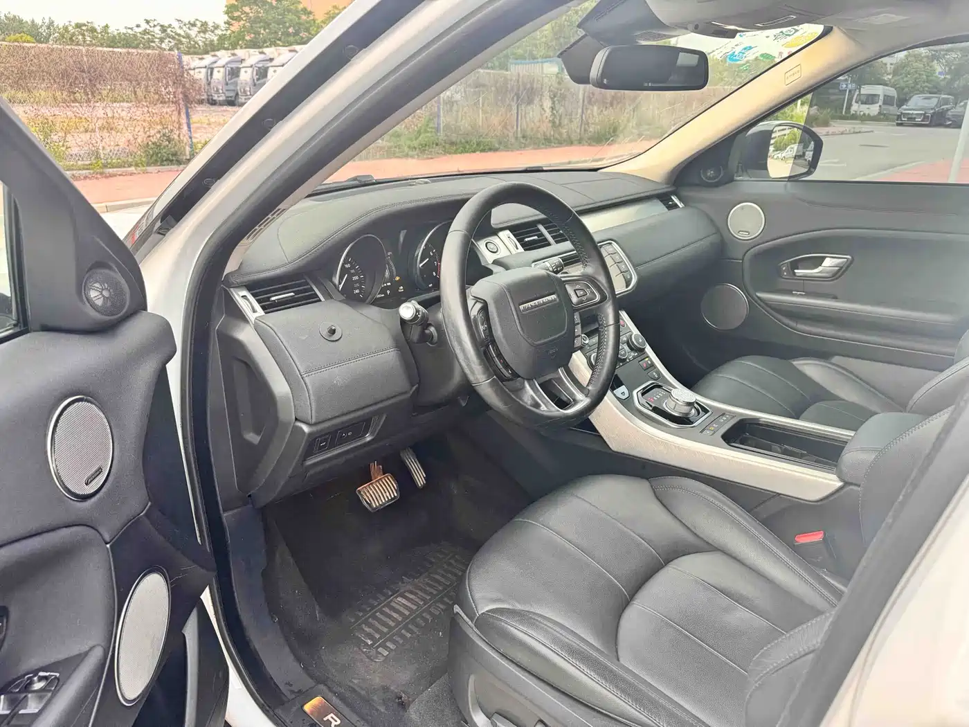 Land Rover Range Rover Evoque 2017 2.0T SE Smart Shine Edition фото 9