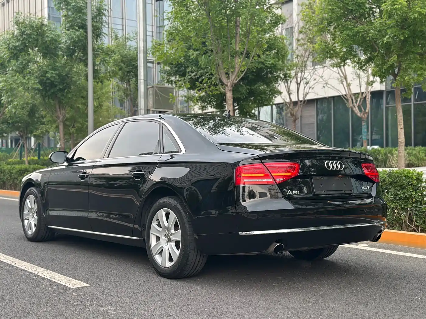Audi A8 2012 A8L 45 TFSI quattro Luxury фото 17