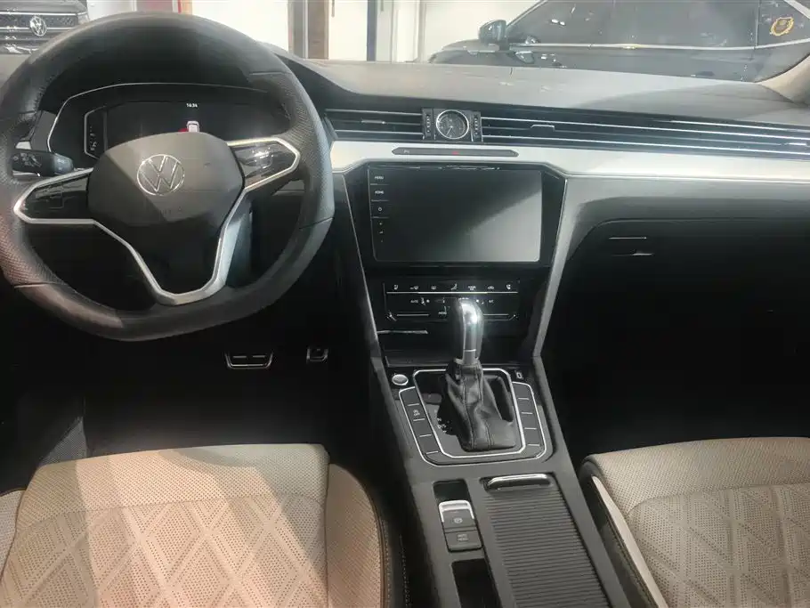 Volkswagen Magotan 2024 2 Million Units Public Sharing Edition 330TSI DSG Luxury фото 12