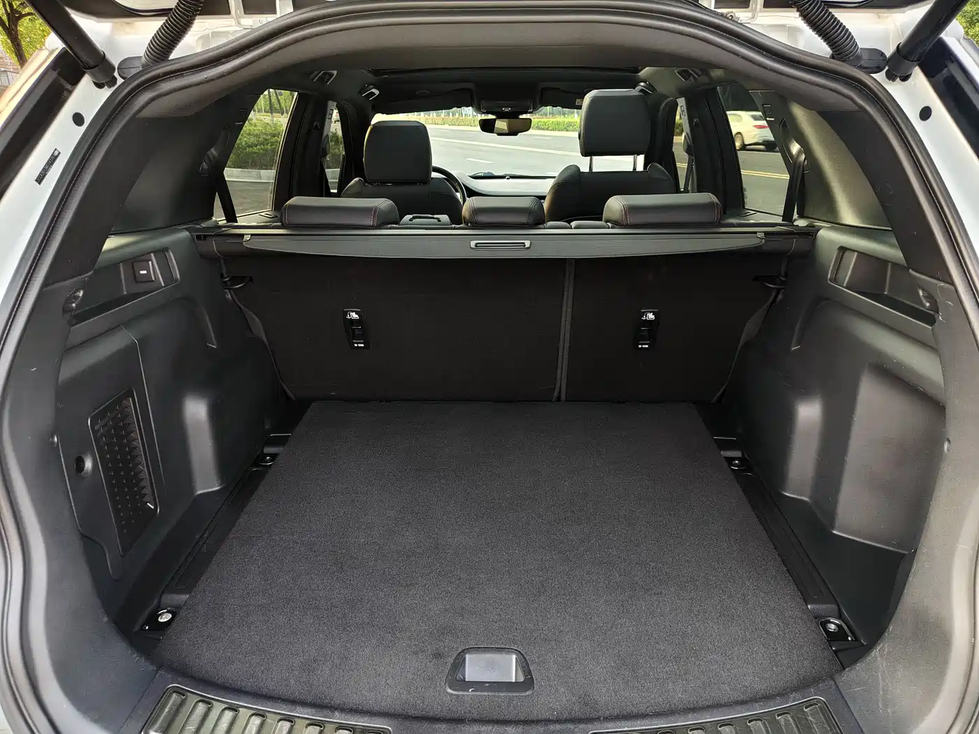 Land Rover Discovery Sport 2022 Model 249PS R-Dynamic S Performance Edition 5-Seater фото 12