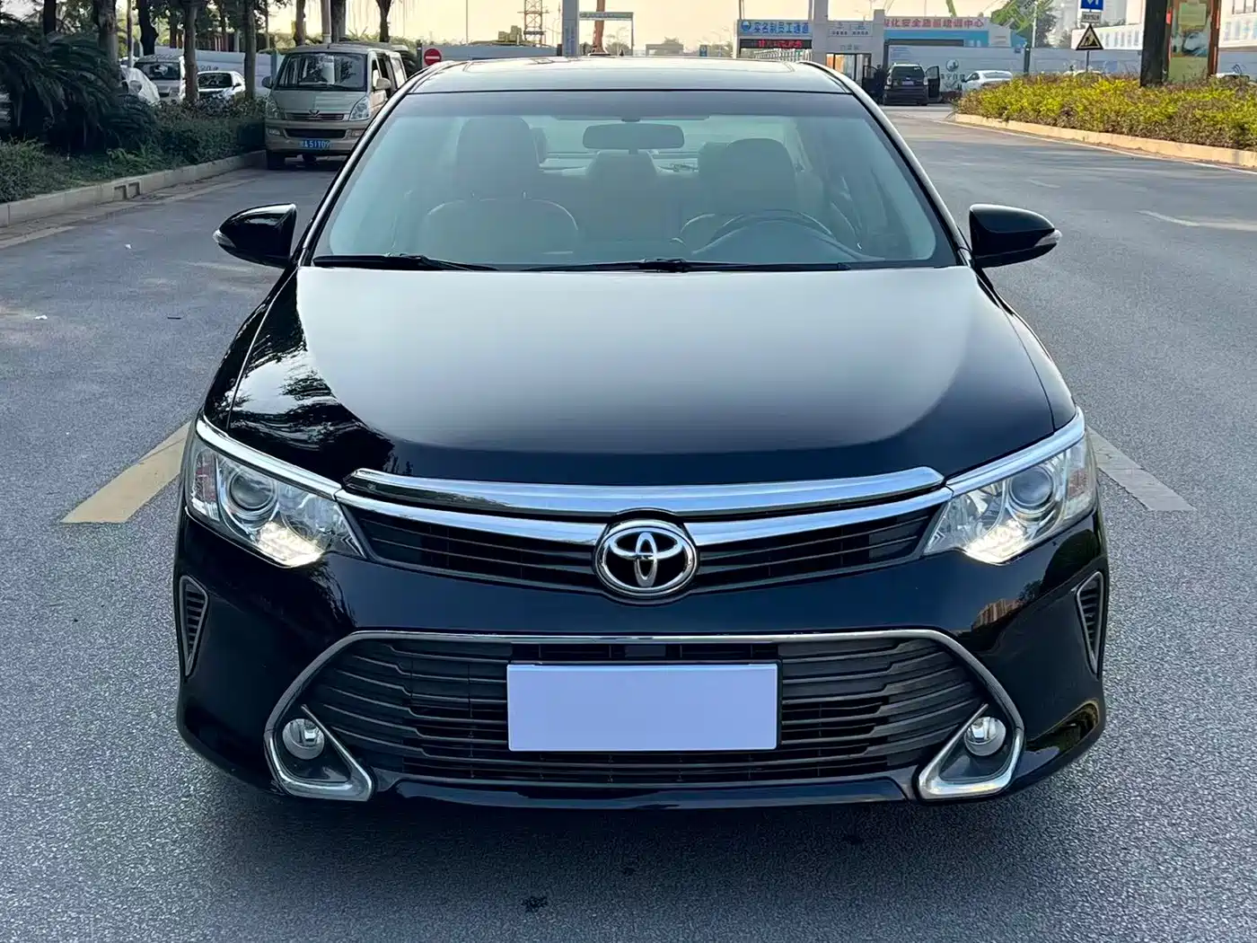Toyota Camry 2015 2.0G Leading Edition фото 2