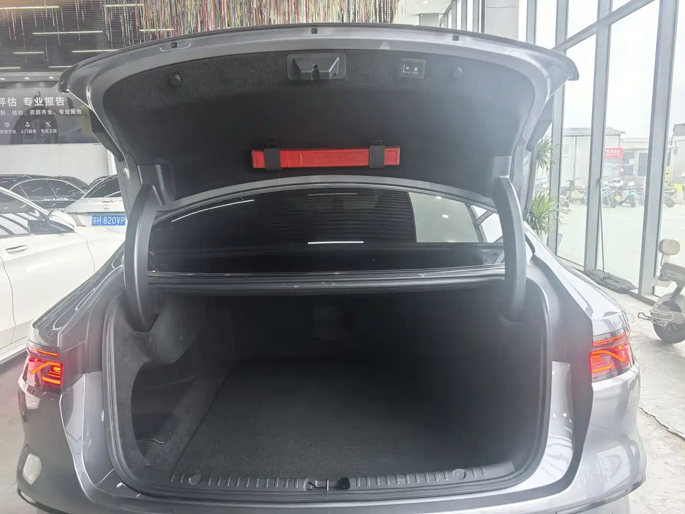 BYD Han 2022 DM-i 121KM Prestige фото 17