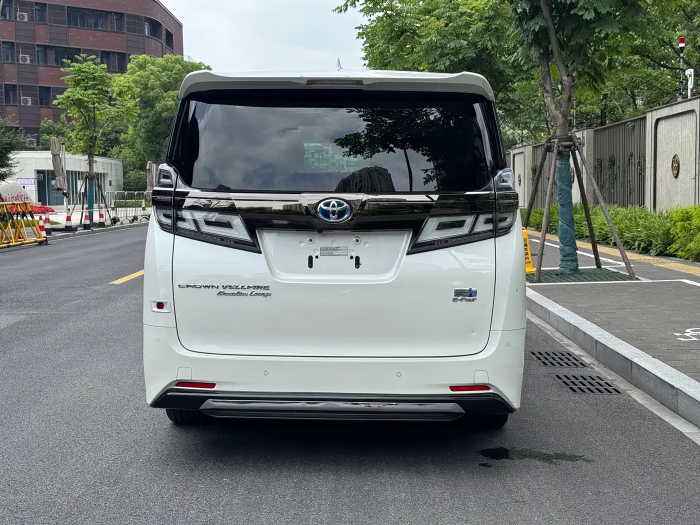 Toyota Vellfire 2023 Crown Hybrid 2.5L HV Ultimate фото 8