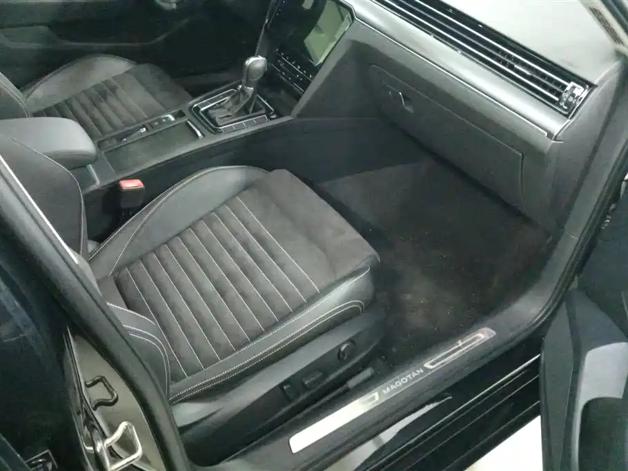 Volkswagen Passat 2021 Model 380TSI Luxury Edition фото 8