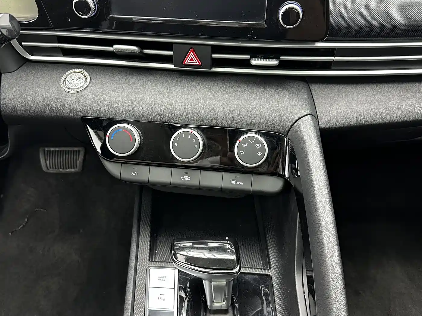 Hyundai Elantra 2023 1.5L CVT GLX Elite Edition фото 16