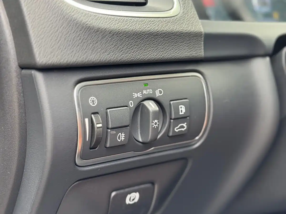 Фото 16 - Volvo V60