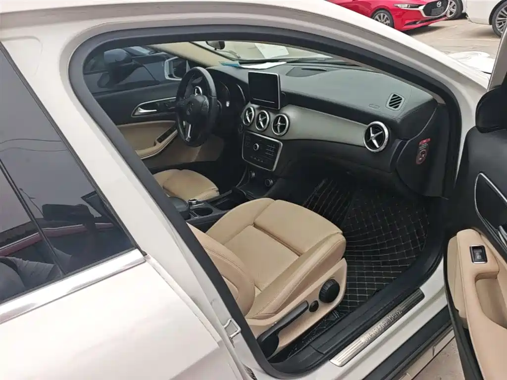 Mercedes-Benz GLA 2016 GLA 200 Fashion фото 25