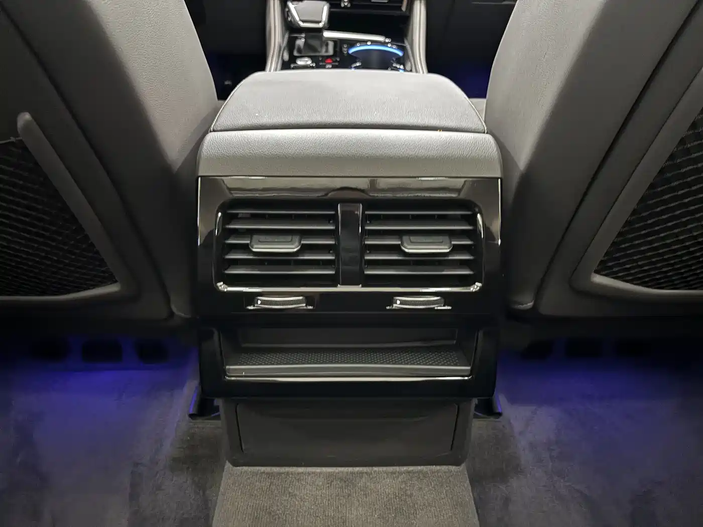 Volkswagen Touareg 2025 Facelift 2.0TSI RY Edition фото 21