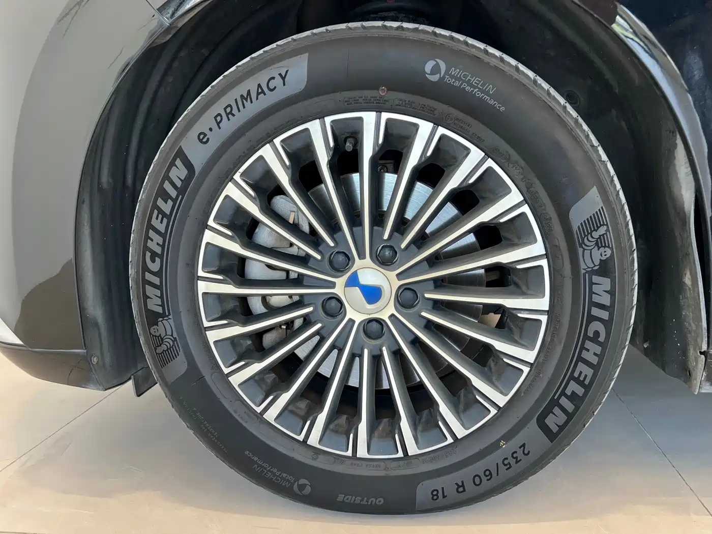Denza D9 2022 2022 DM-i 970 All-Wheel Drive Honor Edition