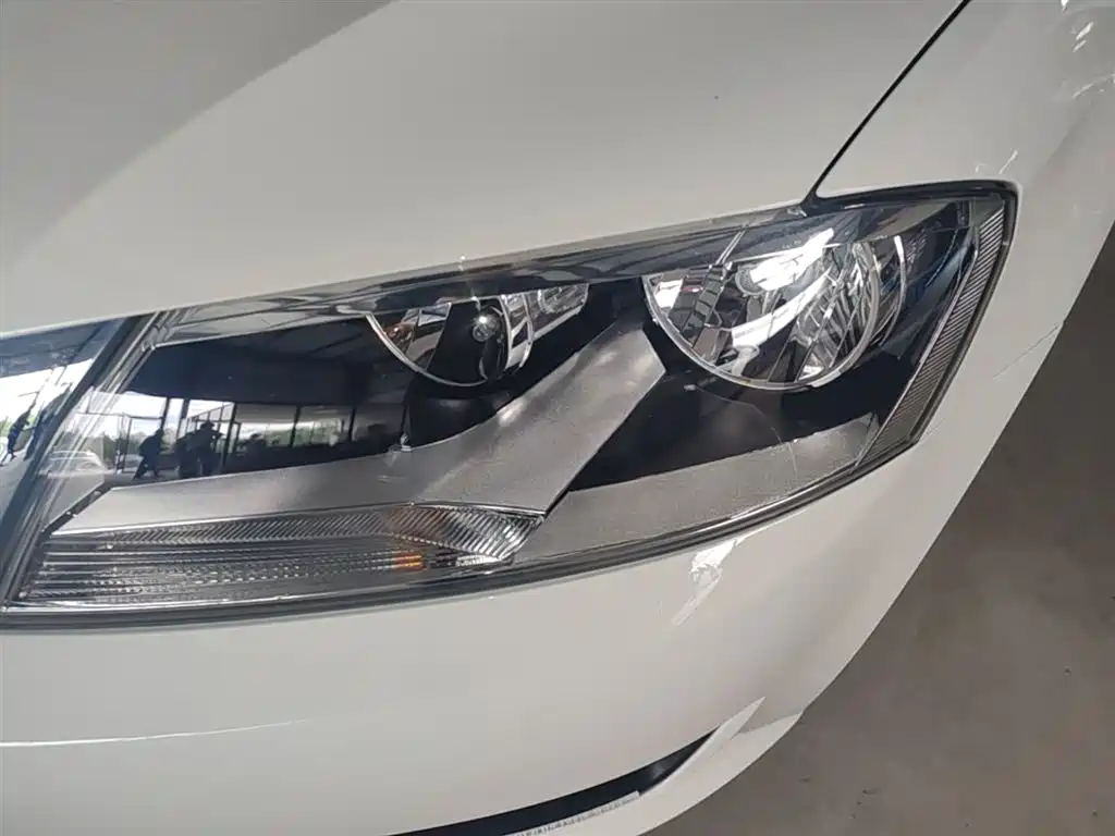 Volkswagen Lavida 2013 Facelift Classic 1.6L Manual Trend фото 24