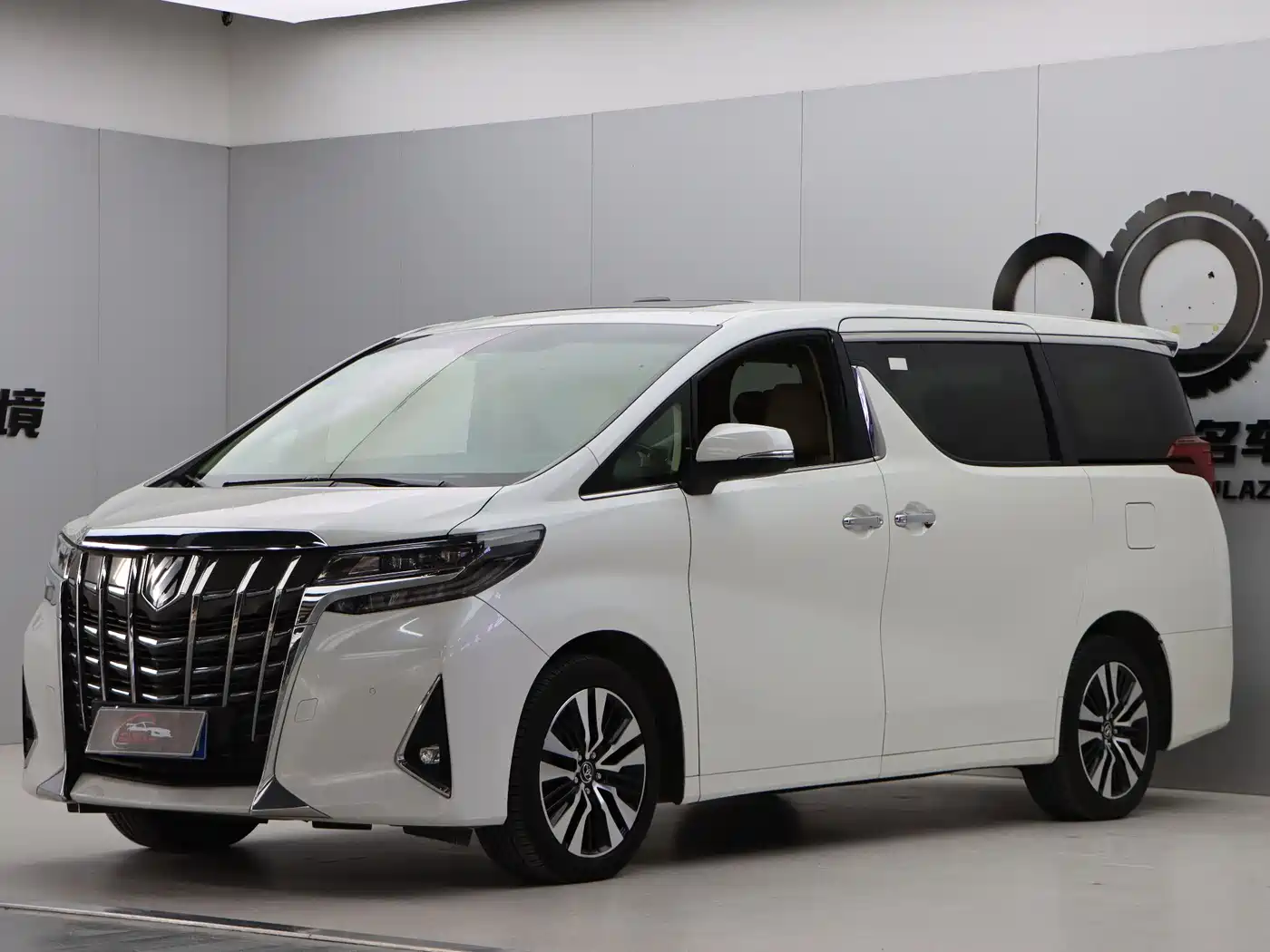 Toyota Alphard 2018 Facelift 3.5L Premium Edition фото 3