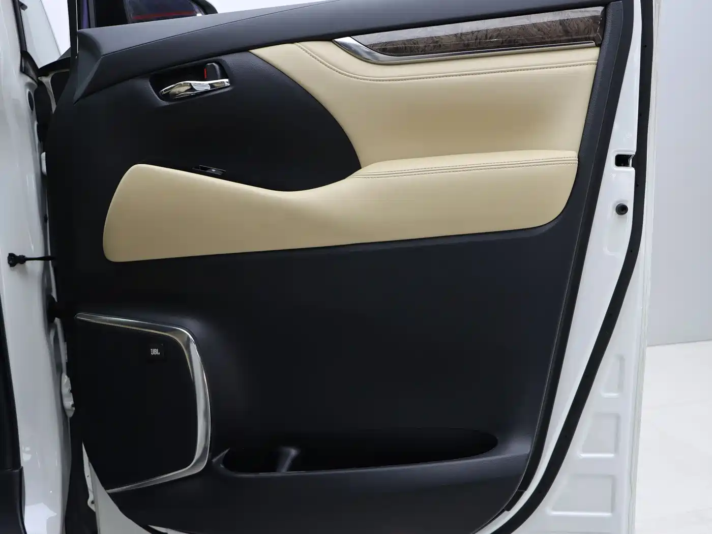 Toyota Alphard 2018 Facelift 3.5L Premium Edition фото 31