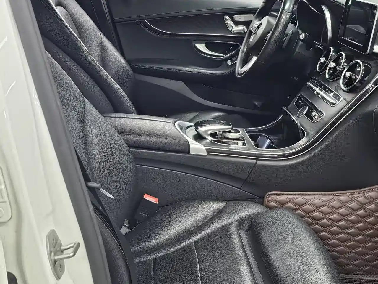 Mercedes-Benz C-Class 2017 Facelift C 200 L Sport Edition фото 8