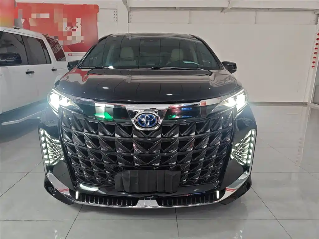Toyota Granvia 2023 2.5L Hybrid Prestige PLUS Edition фото 3