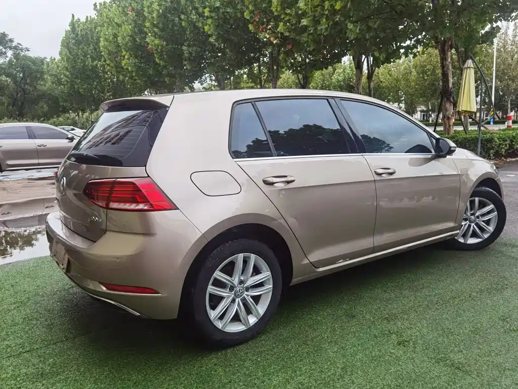 Фото 5 - Volkswagen Golf