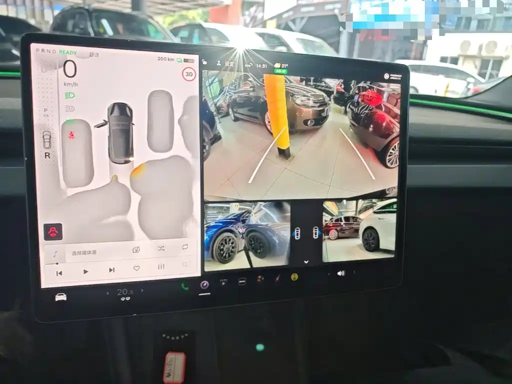 Фото 13 - Tesla Model 3