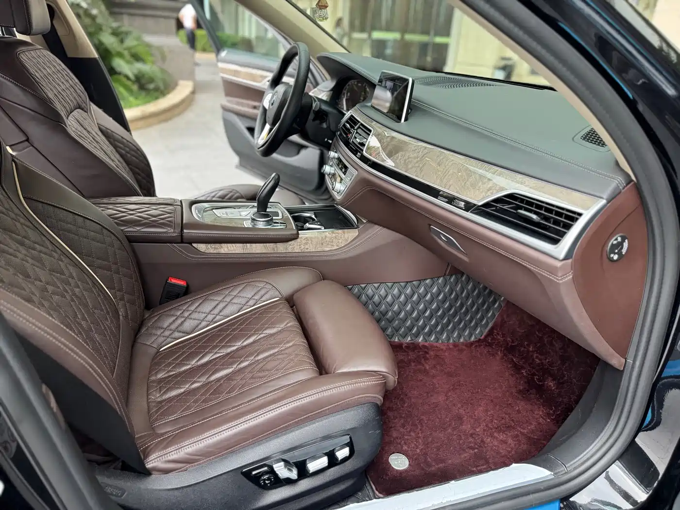 BMW 7 Series 2021 Model 740Li Leading Luxury Package фото 7