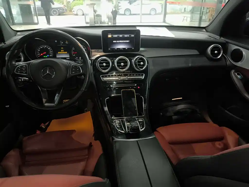 Mercedes-Benz GLC Coupe 2019 Facelift GLC 200 4MATIC Coupe SUV фото 6