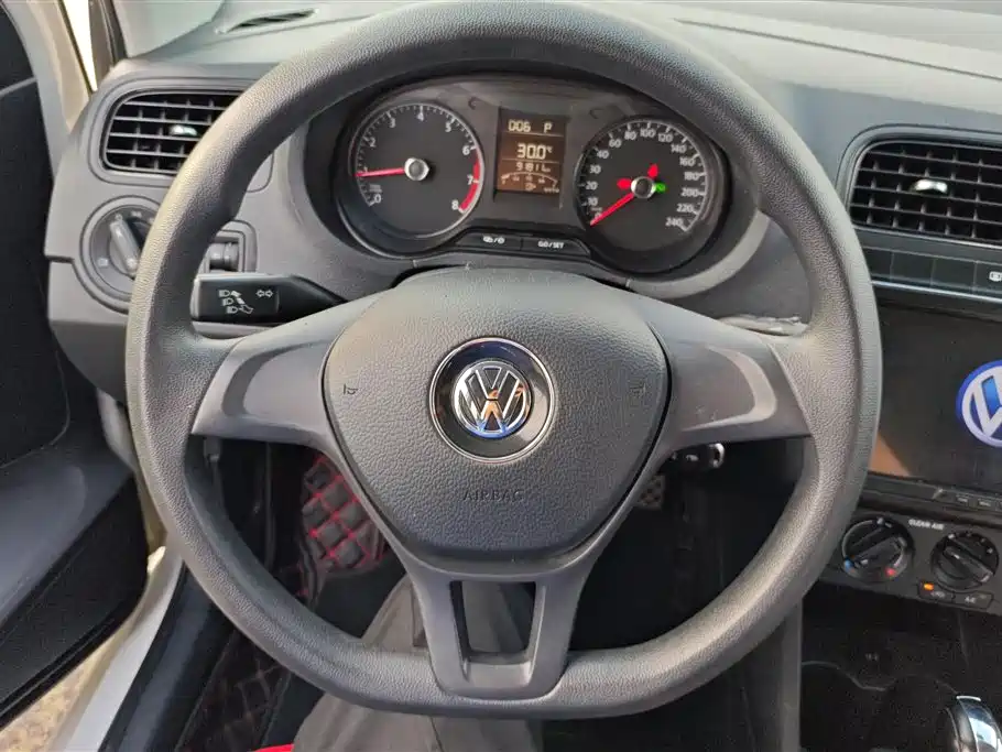 Volkswagen Polo 2016 1.4L Automatic Trend фото 15
