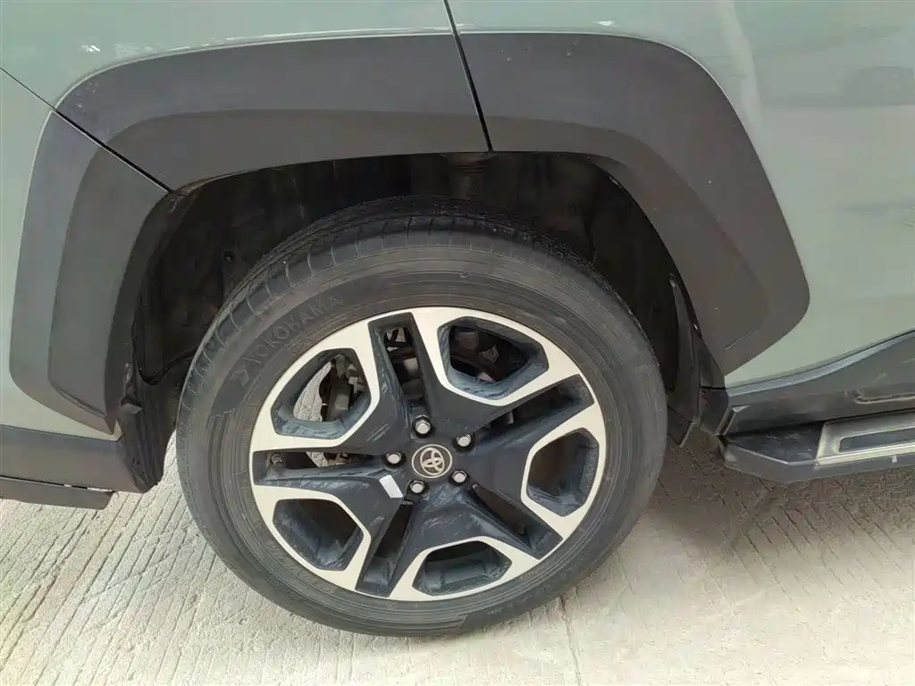 Toyota RAV4 Rongfang 2020 2.0L CVT 4WD Premium Edition фото 22