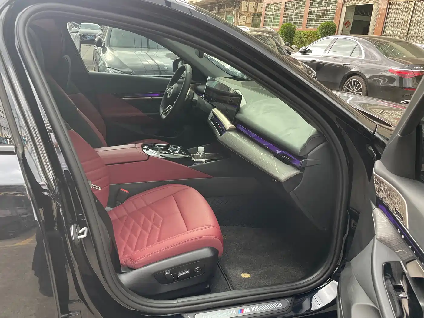 BMW 5 Series 2026 530Li Exclusive M Sport Package фото 13